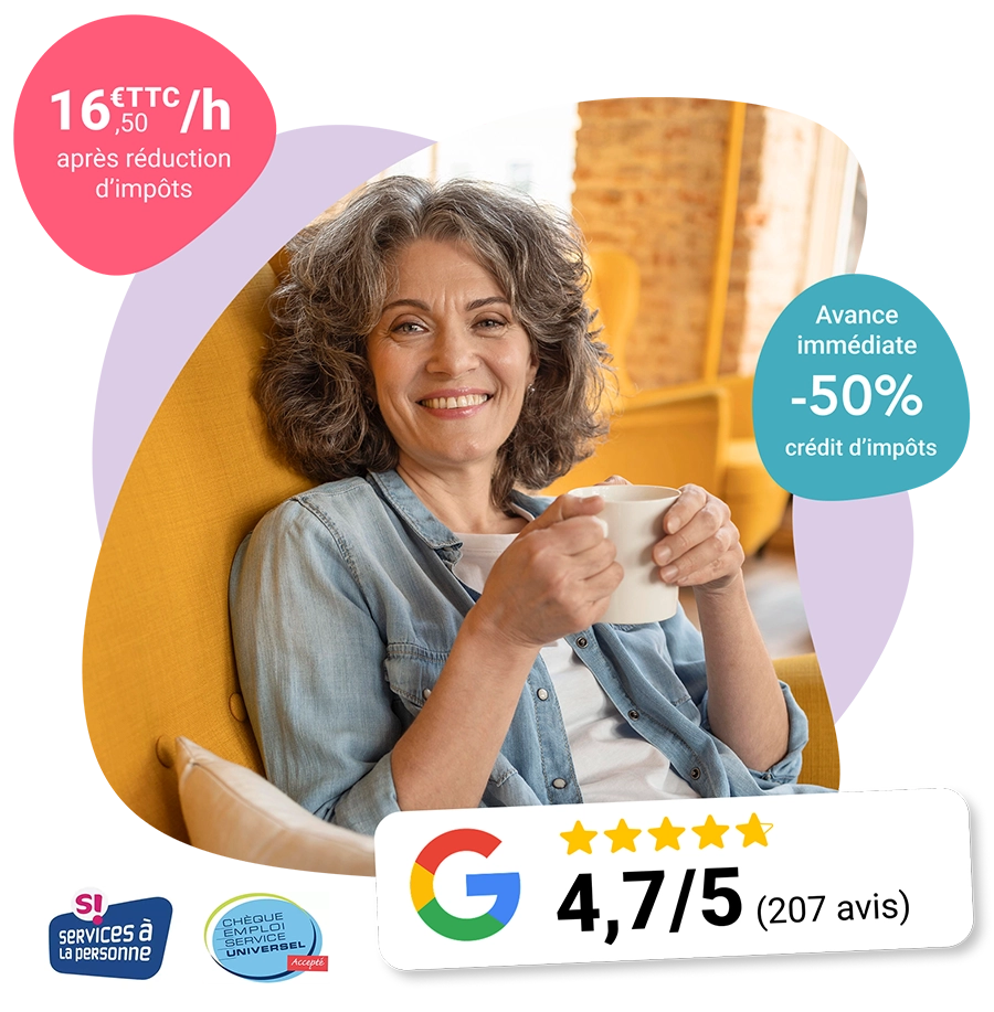 Femme installée tranquillement dans son canapé